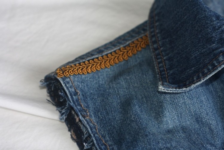 jeans-väst-med-pärlor-dekorera-instruktioner-axel-kant-gammal-guld-denim