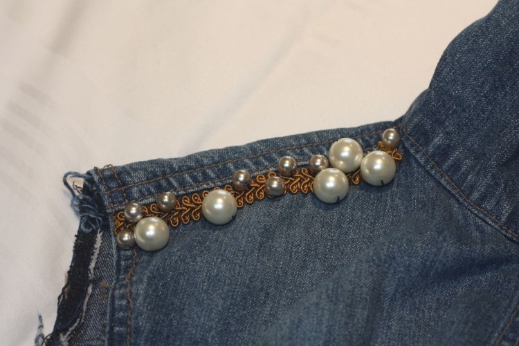 jean-väst-med-pärlor-dekorera-instruktioner-axel-kant-pärlemor-glas-pärlor