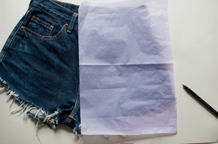 jeans-shorts-med-paljetter-dekorera-instruktioner-klipp-mönster-papper-mark-diy