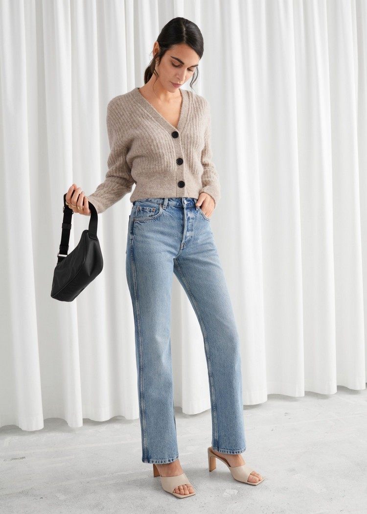 Fashion trend våren 2021 raka jeans i ljusblått
