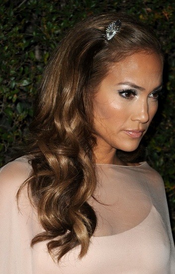Jennifer Lopez pitkät kiharat hiukset