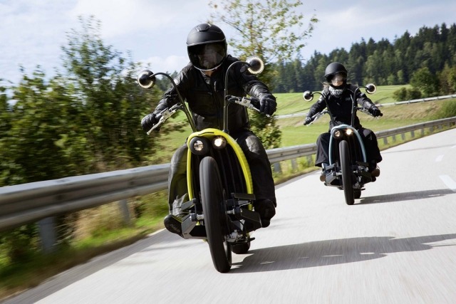 Johammer elmotorcykel J1 två ryttare olika färger