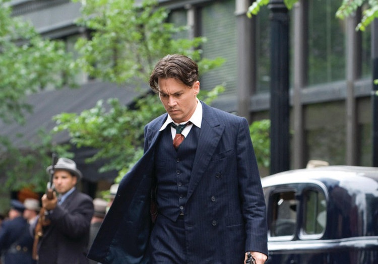 Johnny Depp frisyr långt topphår mittparti