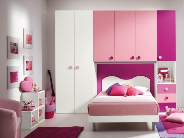 Garderob vit rosa lila rum flicka design
