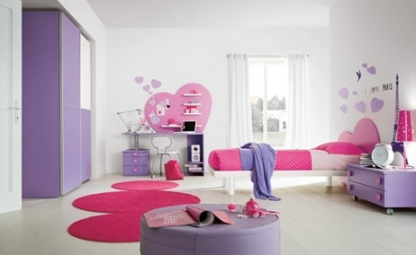 Kärleksfull tonårsflicka lila-rosa möbeldesign