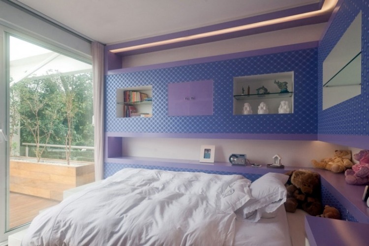 ungdomsrum-färg-design-flicka-lila-blå-vägg-barriär