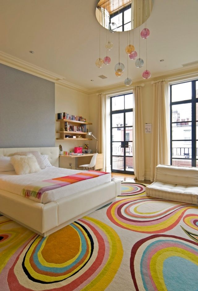 Ungdomsrum för flickor idéer-färgglada-mattor-grädde-vägg måla-stoppade säng-arbetsplats