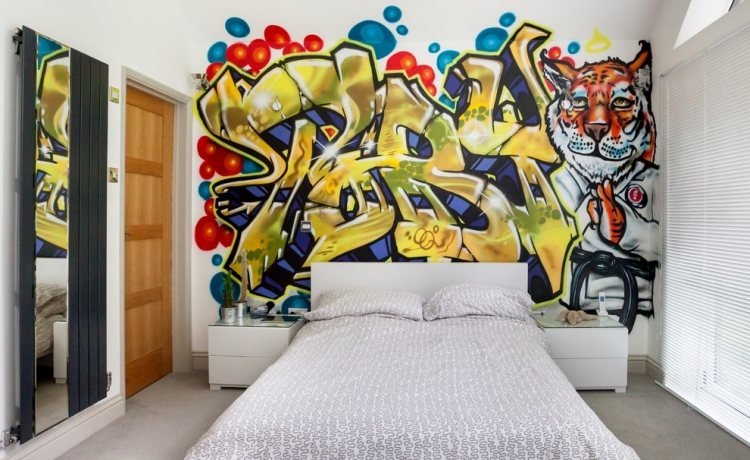 ungdomsrum-design-vägg-dekoration-pojke-graffiti-look-vita-möbler