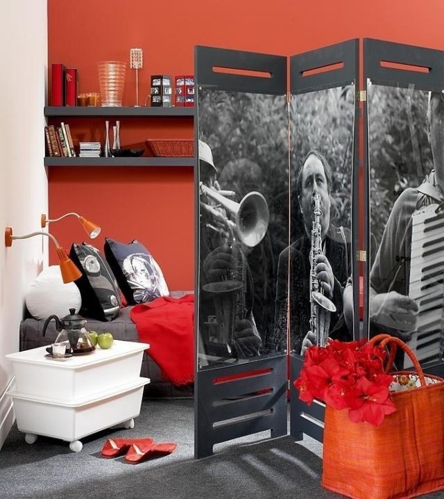 ungdomsrum-design-idéer-vägg-färg-orange-skärm-foton