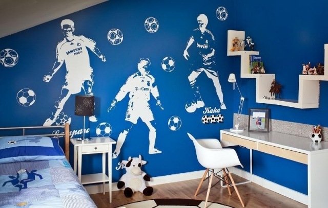 ungdomsrum-design-idéer-vägg-fotboll-tema
