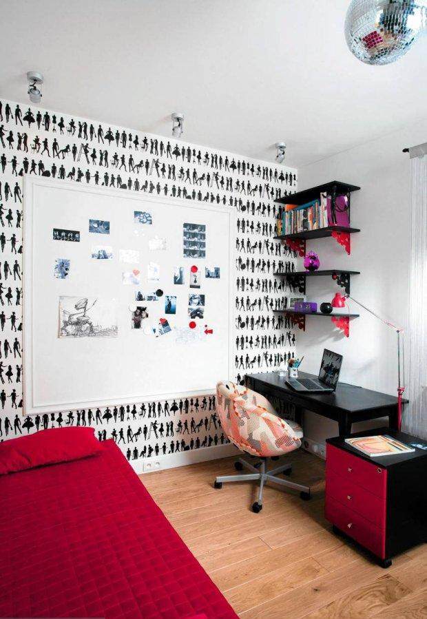 ungdomsrum-design-idéer-vägg-mönster-tapeter-magnetboard
