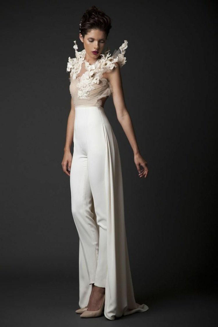 jumpsuit-bröllop-extravagant-design-blossom-dekoration-tätt passande byxor