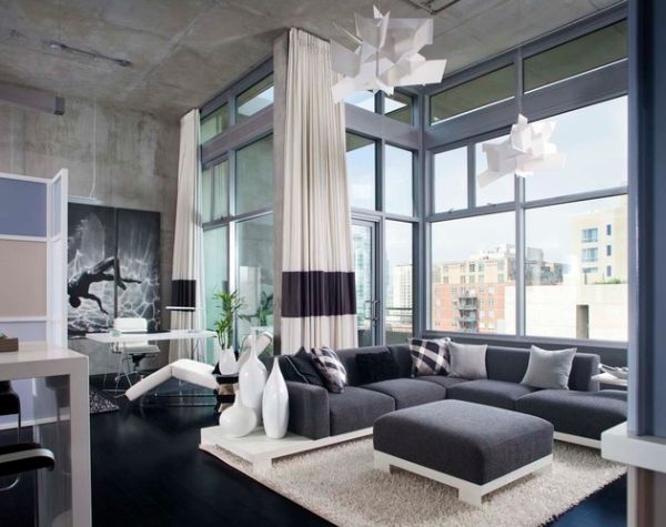 Lägenhet möbler gardiner rumsdelare vacker utsikt