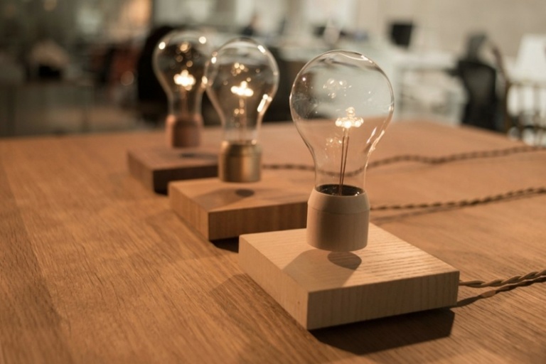 trådlös magnet glödlampa float plattform bord