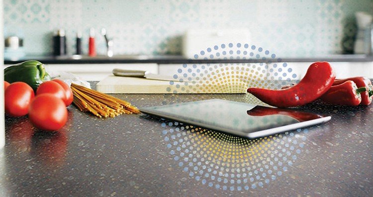 Trådlös laddning corian-bänkskiva-kök-ipad-ö-mörk-färg