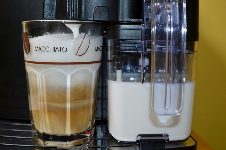 Typer av kaffemaskiner Tips för helautomatisk latte macchiato