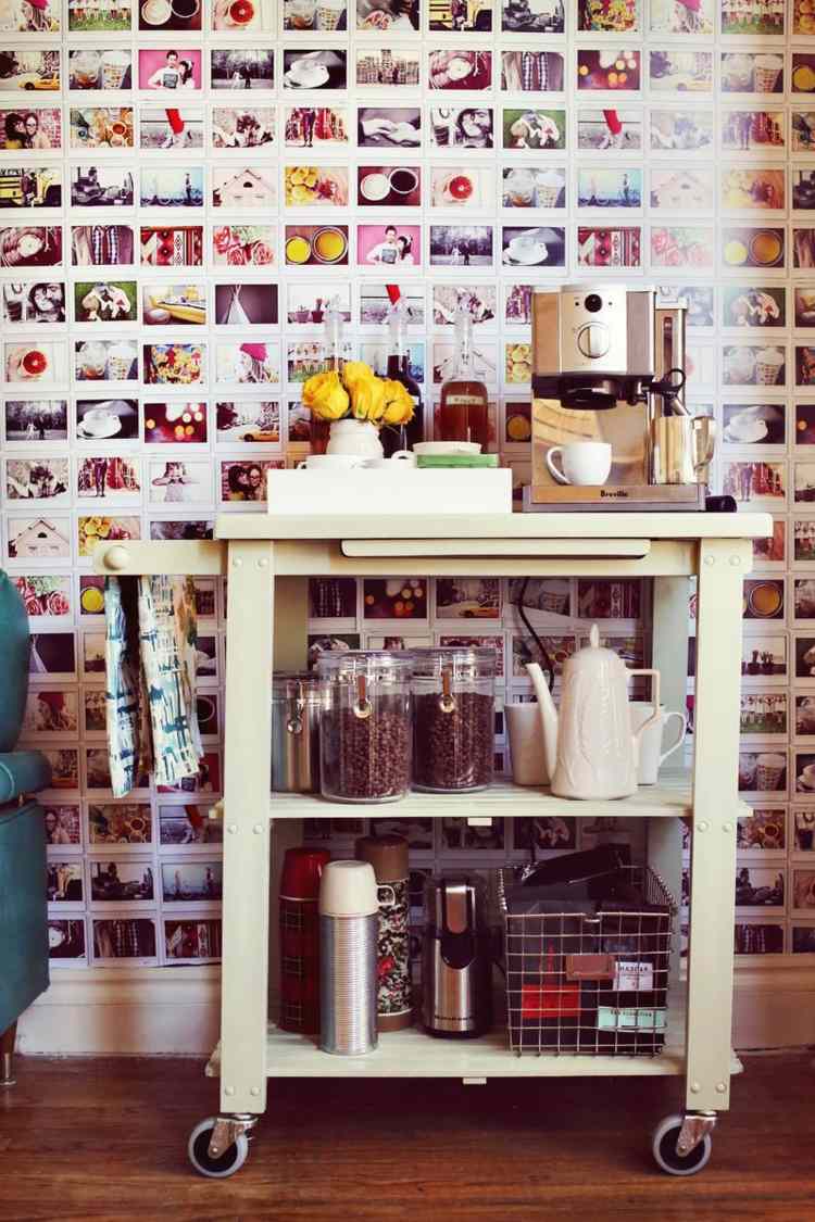 Sätt upp en vagn kaffestation för köket, häng upp bilder på väggen