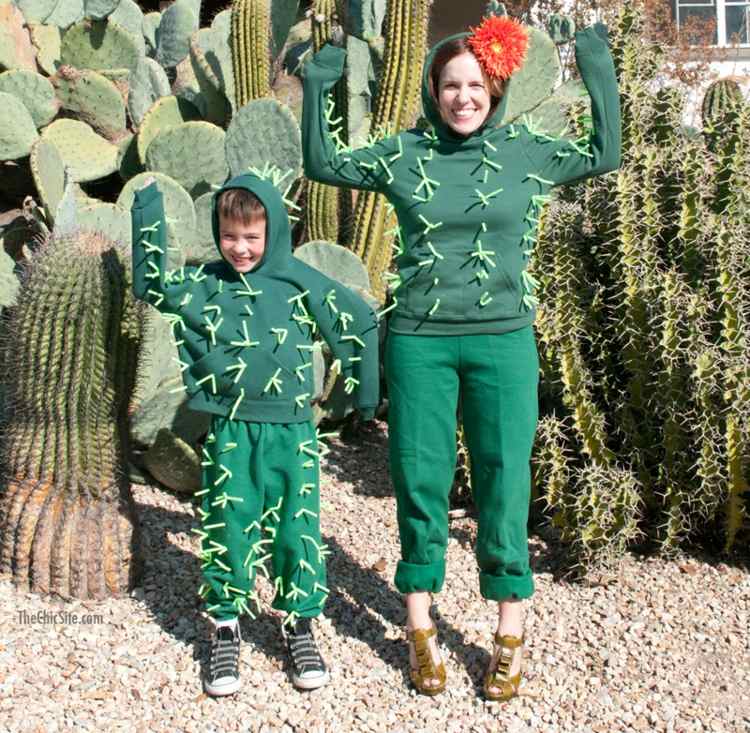 Kaktusdräkt av sugrör, gröna byxor och tröja