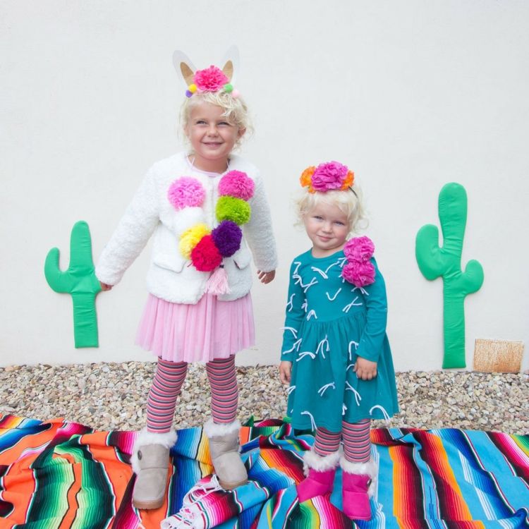 Förklädnad för barn för Mardi Gras och Halloween med klänning och blommor