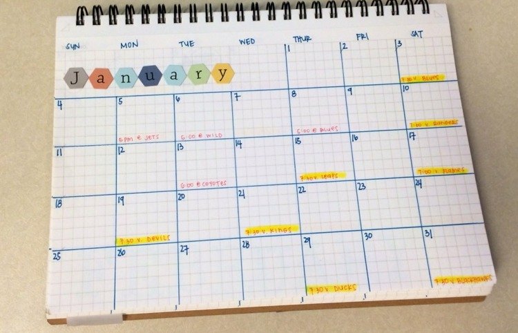 Skapa din egen kalender i ett ringhäfte-rita-bord-enkelt