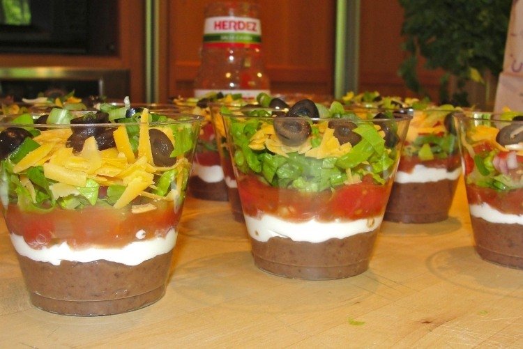 Garnera kalla tallrikar-sallad-fest-oliver-skål-portioner-förbereda