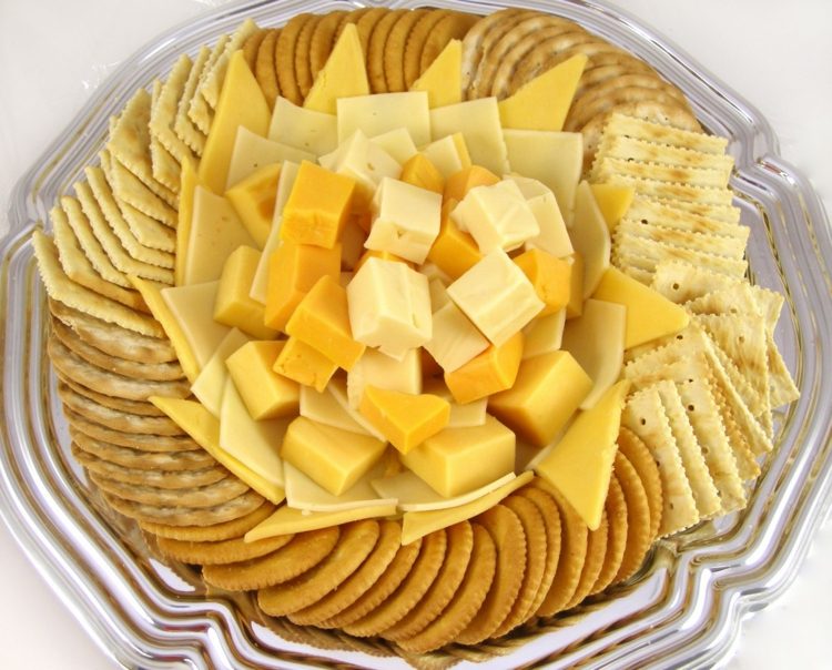 kalla tallrikar garnera ost kex chips chips snacks