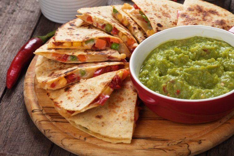 kalla tallrikar garnera mexikansk mat tacos dip