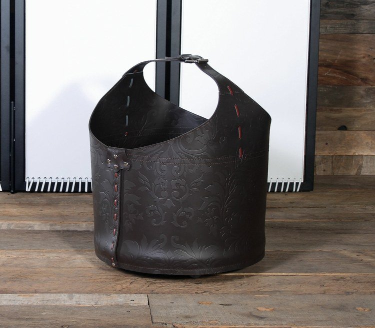 öppen spis vedförvaring läderväska snygg design praktisk