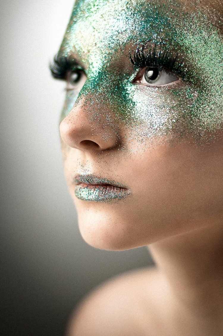 abstrakt karnevalsmink glitter kvinna grönt ansikte ögon panna område läppar