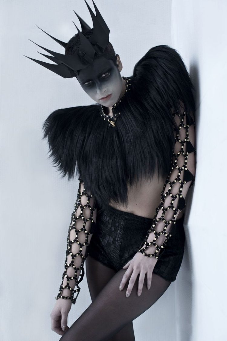 karneval-kostymer-2015-idéer-damer-mörk-svart-drottning-extravagant-mode