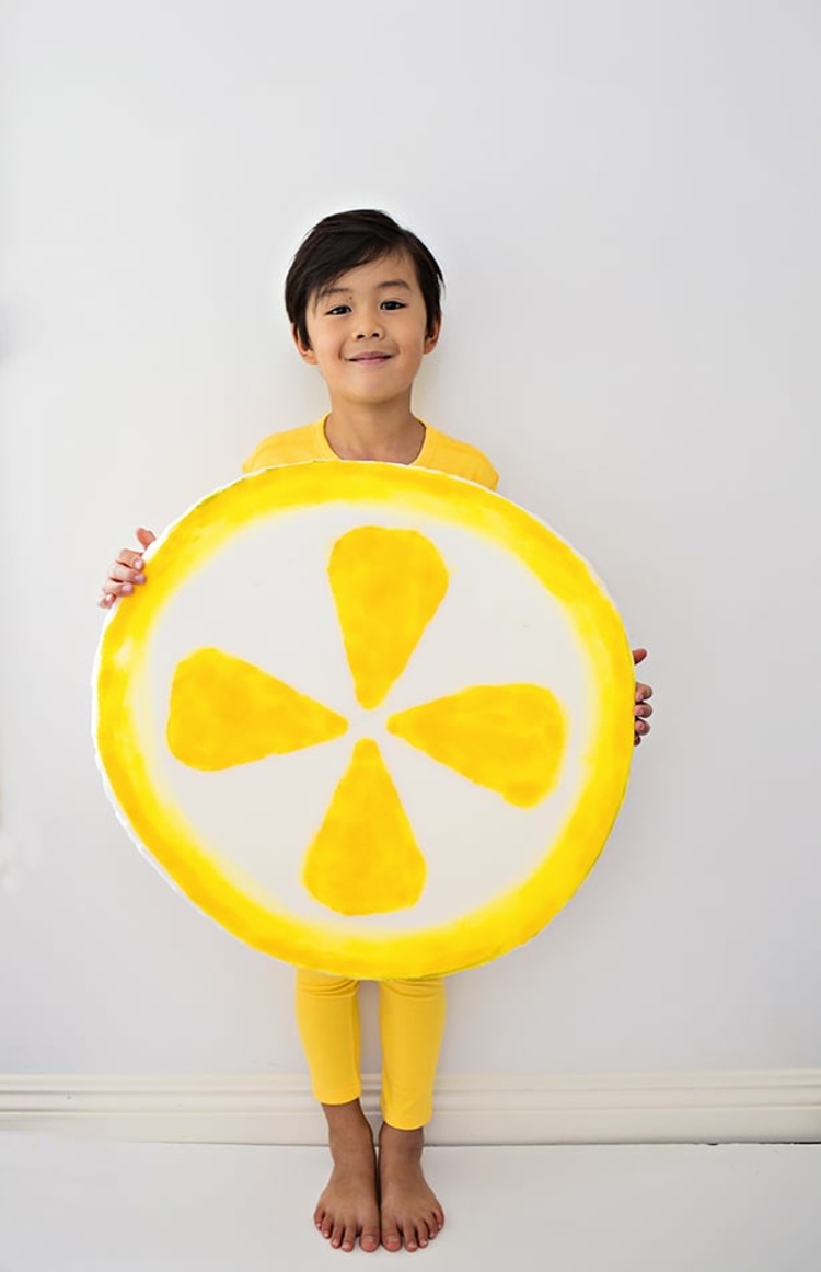 Gör-det-själv skum citron som en förklädnad för barn och vuxna