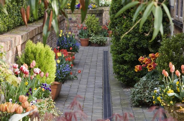Skapa en badkarsträdgård, dekorera trädgårdsvägen, sommar, vår