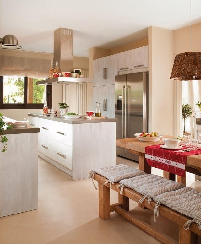 kök färger idéer vitt-kök rad-väggfärg-magnolia-aprikos-land hus-stil