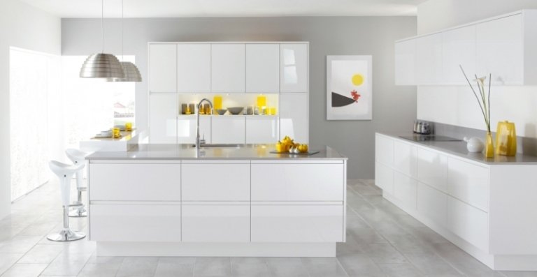 färger idéer kök vit modern minimalistisk gul accenter högglans