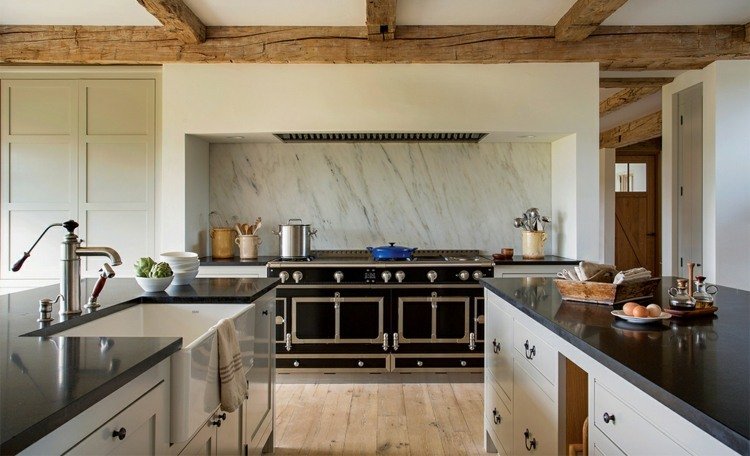 kök-lantlig stil-moderna-marmor-kaklade-spegel-högglansbänk