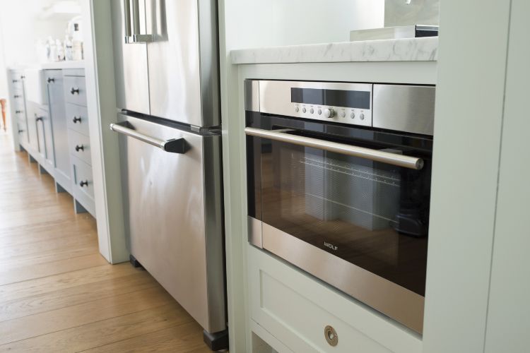 redesigna köksidéerna praktisk köksförvaring köksö utan väggskåp öppen hylla funktionell rostfri ugn kylskåp bänkskiva