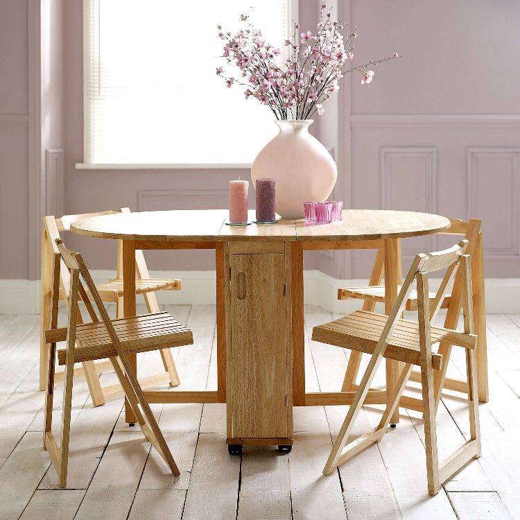 redesigna köksinredning stolar matbord pass möblering fällbord hopfällbara stolar träblommor vas