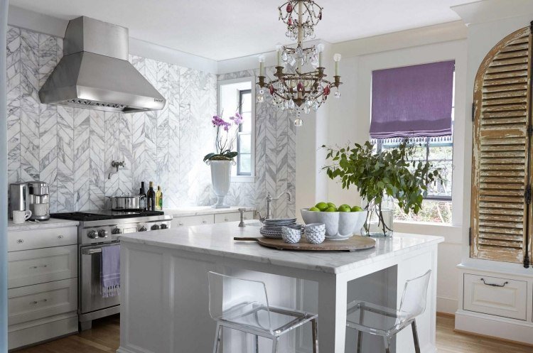 Köksväggdesign-idéer-kakel-marmor-optik-chevron-mönster
