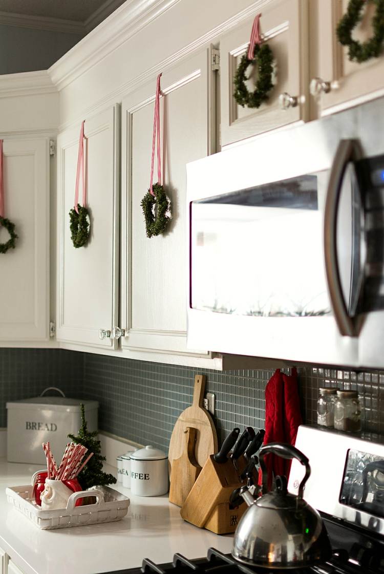 Juldekorera köksskåp design julkrans