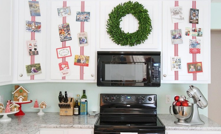 Kök som dekorerar juligt köksskåp idé julkort foton band