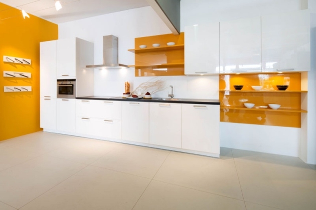 Högglansat kök i lackerad orange-vit modern-Rotpunkt tysk kvalitet