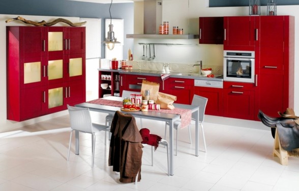 modernt-rött-inbyggt skåp-glas främre kök