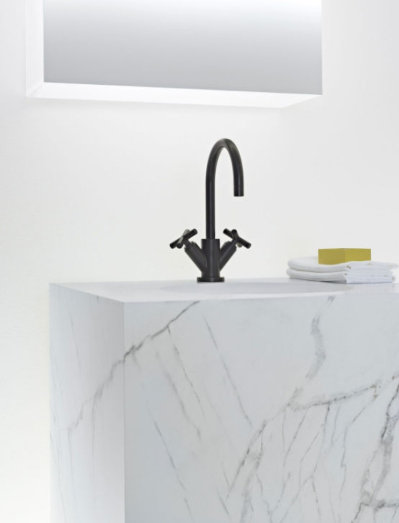 köksblandare-badrumskranar-svart-handfat-marmor-mixer-minimalistisk-design