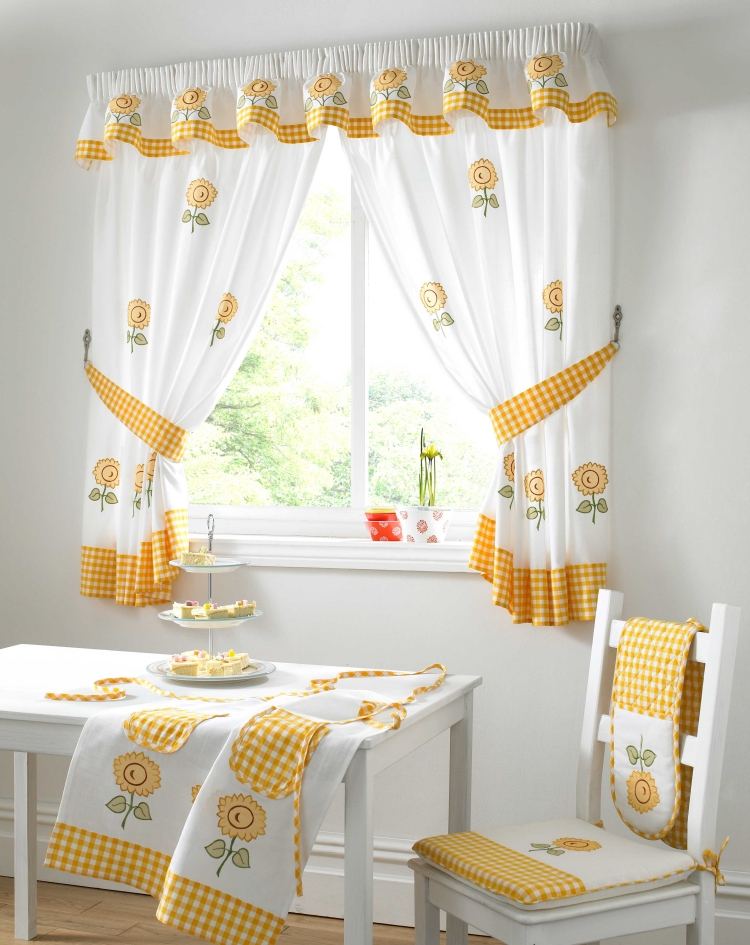 kök-fönster-gardiner-som-dekoration-vit-gul-blomma-applikation-trädgård halsdukar
