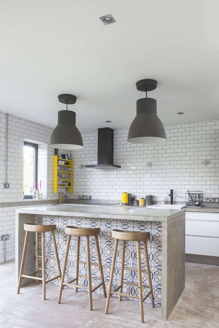 vacker minimalistisk design med betong och trä för modern köksö med matplats