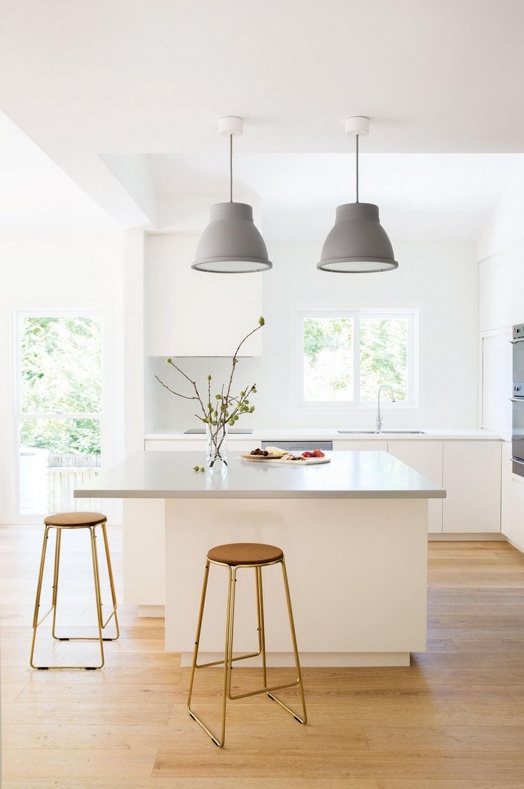 minimalistisk köksö med matplats som ett praktiskt alternativ för att göra om matsalen