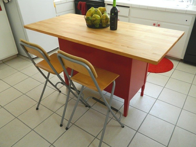 bygg köksö själv moderna bordsskivor röda trä fällbara stolar metall