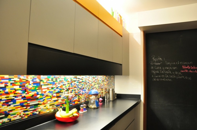 idéer kuechenrueckwand lego byggsten färgglada design blackboard vägg