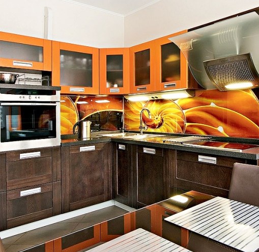 kök-skåp-orange-brun-foto-tryck-kakel-spegel