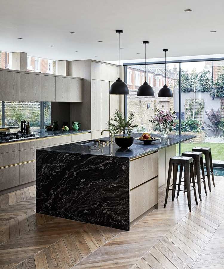 Köketrender 2021 svart marmor handlösa skåp